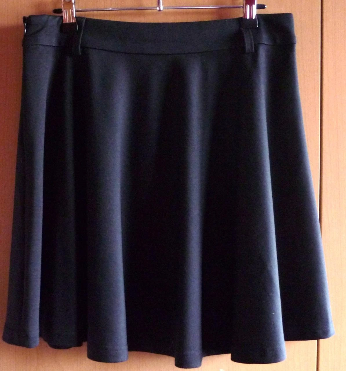 Falda negra fluida de corte A, talla 38 – photo 2